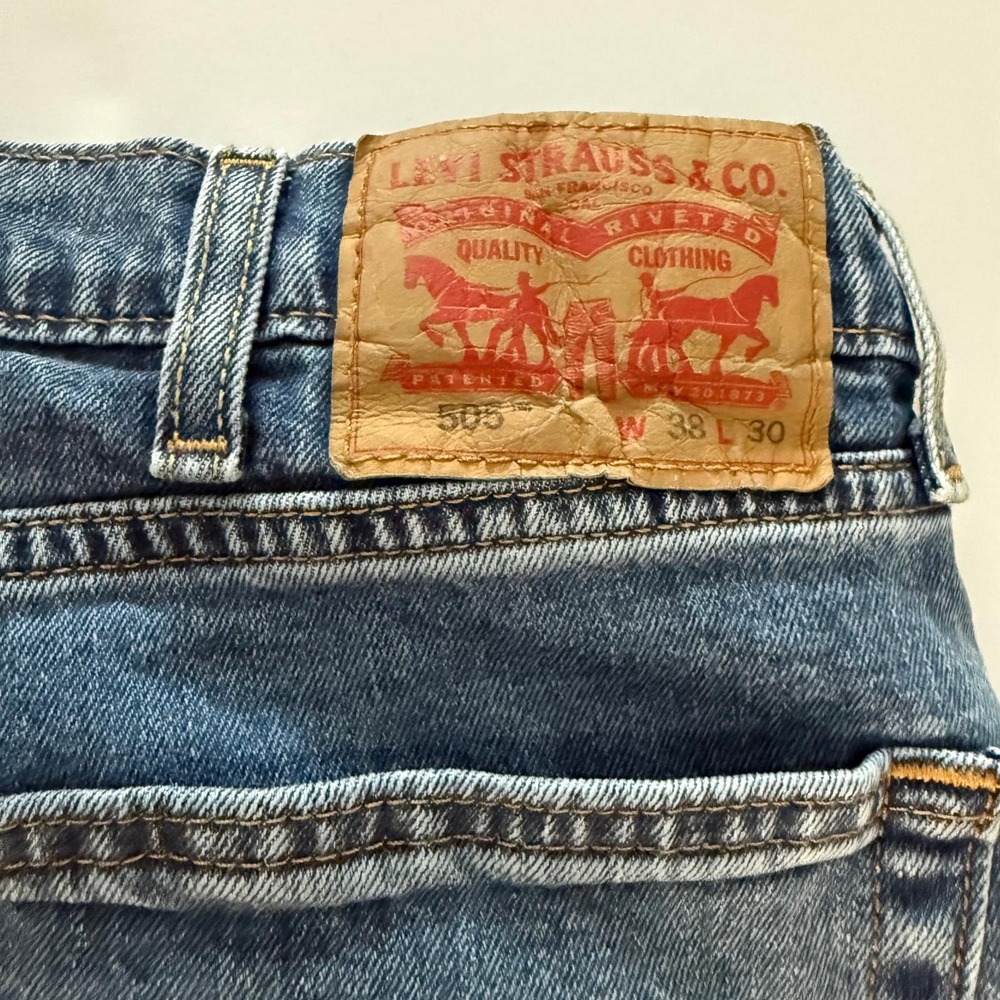 Levis 505 Regular Fit Straight Leg Jeans Mens 38x30 Medium Wash Blue Denim